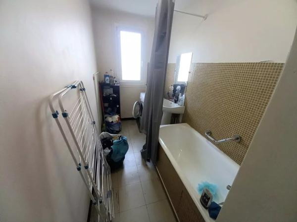 LAVAL POUR INVESTISSEUR STUDIO DE 38 M2 LOUE 360 € HORS CHARGES