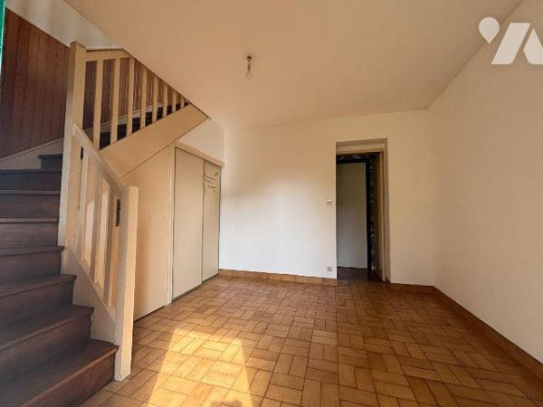 NOUVEAUTE ! A vendre en EXCLUSIVITE chez Trente-Cinq Notaires ! 

Sur la commune de Saint-Erb...