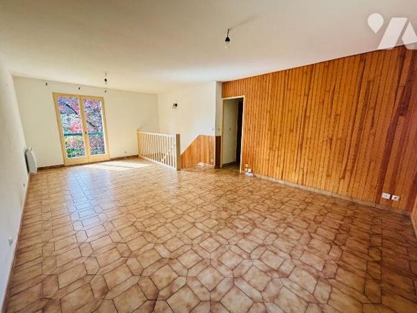 NOUVEAUTE ! A vendre en EXCLUSIVITE chez Trente-Cinq Notaires ! 

Sur la commune de Saint-Erb...