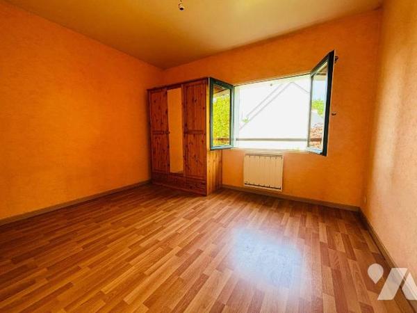 NOUVEAUTE ! A vendre en EXCLUSIVITE chez Trente-Cinq Notaires ! 

Sur la commune de Saint-Erb...
