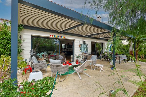 Hyères (83400) Villa Récente proche commodités.