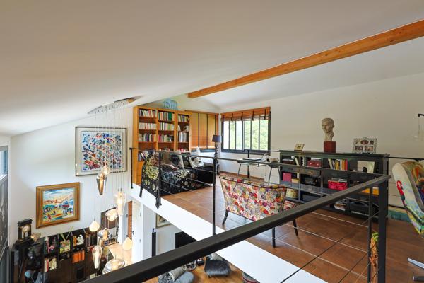 Hyères (83400) Villa Récente proche commodités.