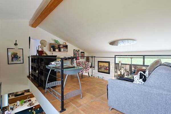 Hyères (83400) Villa Récente proche commodités.