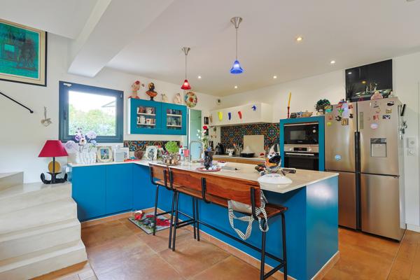 Hyères (83400) Villa Récente proche commodités.