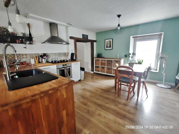 Maison 3 chambres, studio, hangar et grange