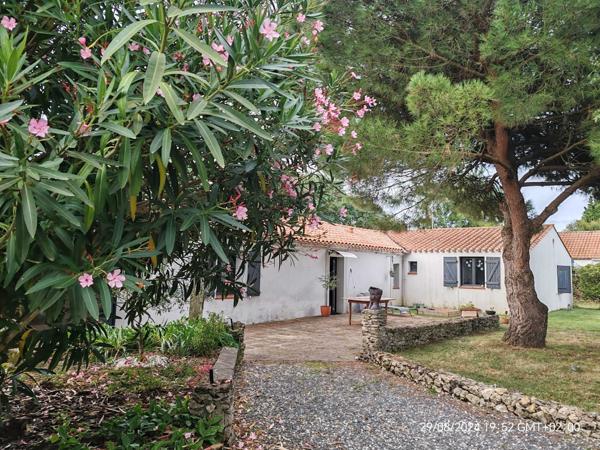 Maison 3 chambres, studio, hangar et grange