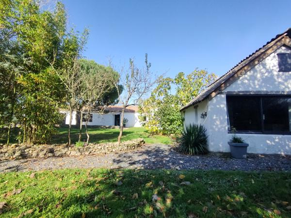 Maison 3 chambres, studio, hangar et grange