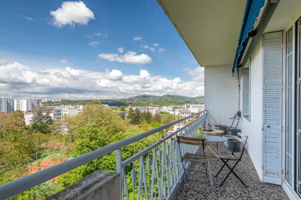 Lyon 4ème - Appartement de 103,54 m² - 3 chambres - Balcon filant - garage