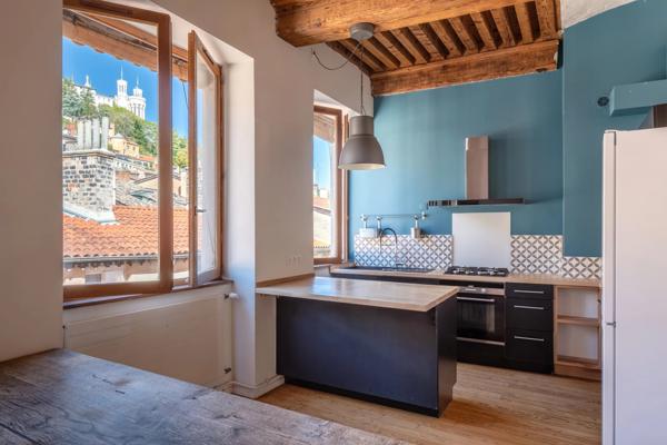 Appartement T3 78 m² - 4ème étage - 2 chambres - Saint-Georges - Vue Fourvière