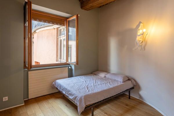 Appartement T3 78 m² - 4ème étage - 2 chambres - Saint-Georges - Vue Fourvière