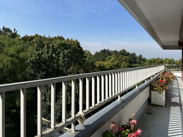 Nanterre (92000) Appartement de 6 pièces sur 126,93 m² Carrez avec un balcon, 3 vérandas et un parking souterrain