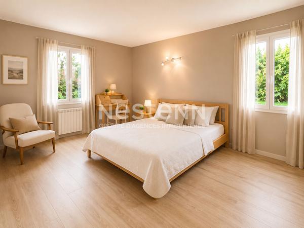 Maison de 197 m2 environ avec studio, piscine et stationnement  sur un terrain de  600 m2
