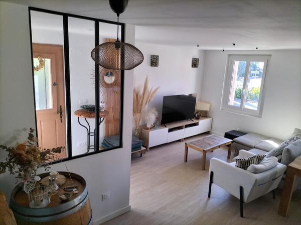 Le Thor (84250) Maison de village entièrement rénovée avec jardin