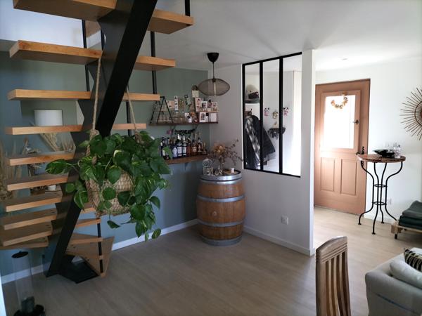 Le Thor (84250) Maison de village entièrement rénovée avec jardin