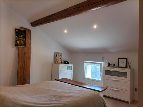 Le Thor (84250) Maison de village entièrement rénovée avec jardin