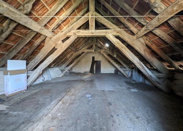 À vendre porche de Digoin, maison à rénover avec dépendances / terrain 965m²