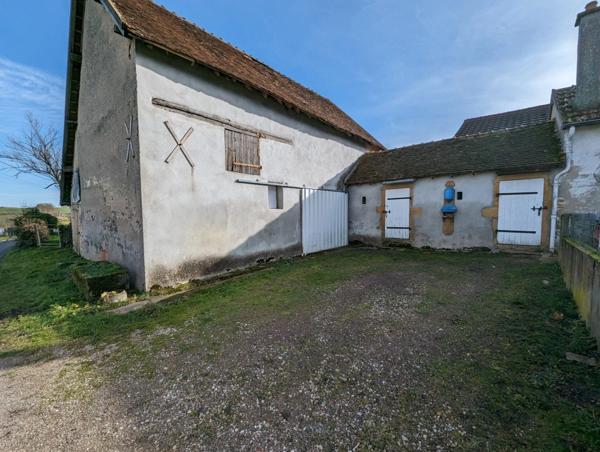 À vendre porche de Digoin, maison à rénover avec dépendances / terrain 965m²