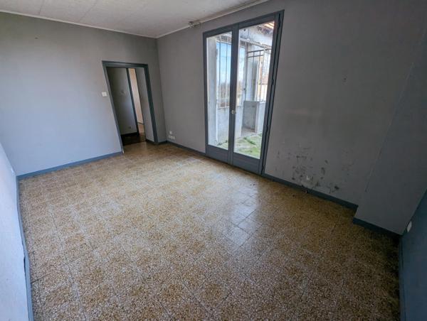 À vendre porche de Digoin, maison à rénover avec dépendances / terrain 965m²