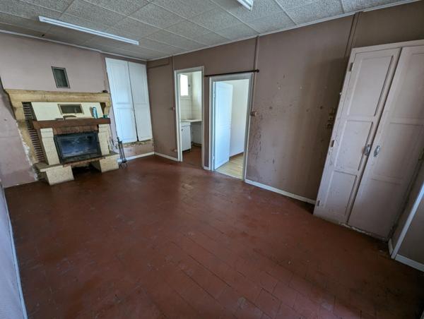 À vendre porche de Digoin, maison à rénover avec dépendances / terrain 965m²