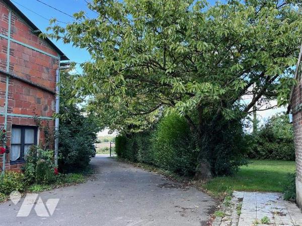 Cadre exceptionnel !!! Sur une parcelle d'env 4000m², un havre de paix à seulement 8 mn de la g...