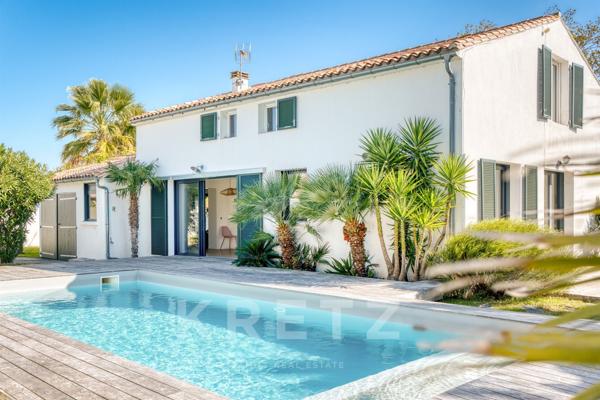 Villa familiale de 215m² avec piscine – Île de Ré, cœur de village, plages à pied