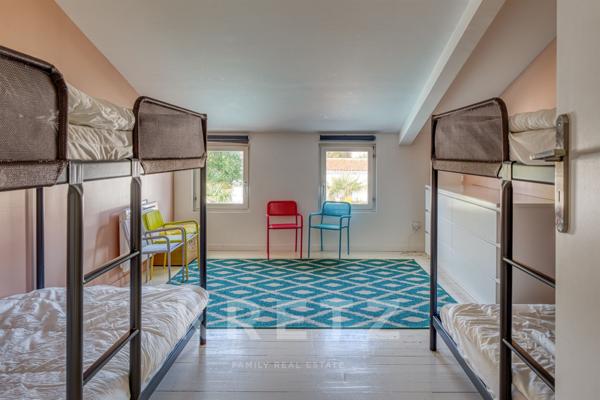 Villa familiale de 215m² avec piscine – Île de Ré, cœur de village, plages à pied