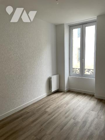 A VENDRE 56 VANNES Intra muros idéal investisseur : local commercial, garage et 3 appartements loués