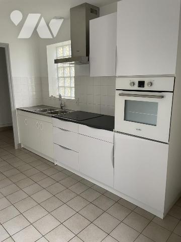 A VENDRE 56 VANNES Intra muros idéal investisseur : local commercial, garage et 3 appartements loués