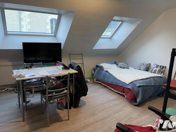 A VENDRE 56 VANNES Intra muros idéal investisseur : local commercial, garage et 3 appartements loués