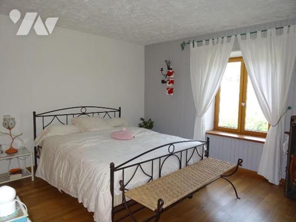 Au calme et à 2 pas des commerces et services, Belle grange rénovée très lumineuse d'env. 210 m...