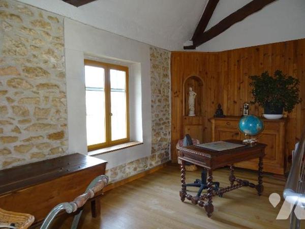 Au calme et à 2 pas des commerces et services, Belle grange rénovée très lumineuse d'env. 210 m...