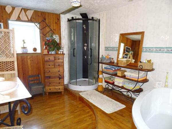 Au calme et à 2 pas des commerces et services, Belle grange rénovée très lumineuse d'env. 210 m...