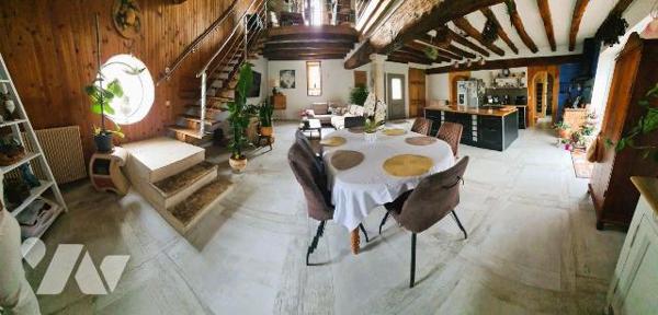 Au calme et à 2 pas des commerces et services, Belle grange rénovée très lumineuse d'env. 210 m...