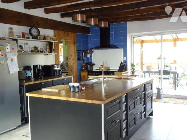 Au calme et à 2 pas des commerces et services, Belle grange rénovée très lumineuse d'env. 210 m...