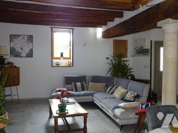 Au calme et à 2 pas des commerces et services, Belle grange rénovée très lumineuse d'env. 210 m...