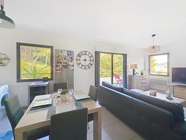 Costebelle dernier étage - T3 de 60 m², terrasse 15 m² vue 180°, garage