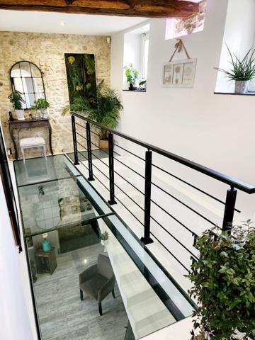 Maison atypique de 225m² à Mézy Sur Seine avec appartement F3 Indépendant.