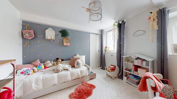 Maison atypique de 225m² à Mézy Sur Seine avec appartement F3 Indépendant.