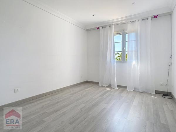 A louer Villa type 8 Marseille 13013 St Mitre Chateau Gombert  6 chambres piscine terrain