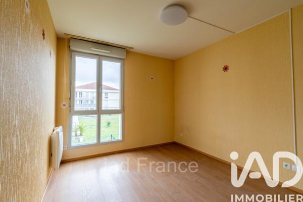 Location appartement 3 pièces 66 m² Mantes-la-Jolie