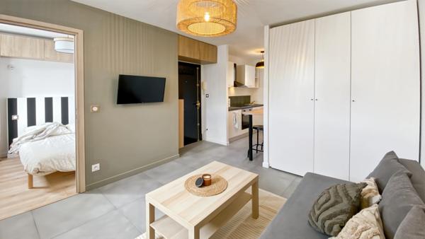 APPARTEMENT complètement rénové vendu meublé
