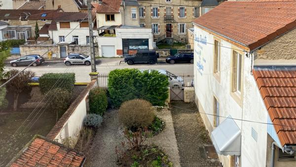 APPARTEMENT complètement rénové vendu meublé