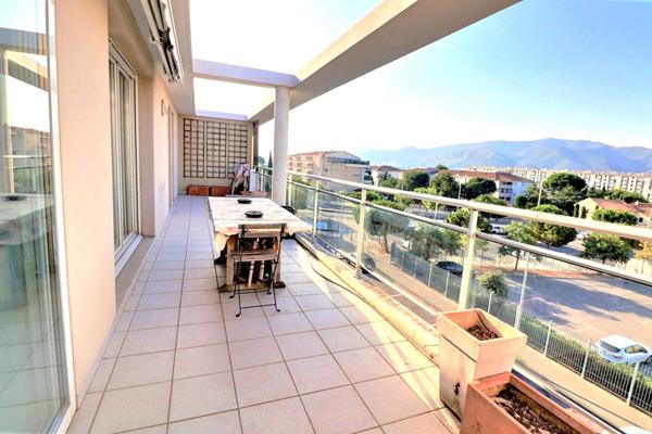 Appartement T3 dernier étage - terrasse 25 m2 - ascenseur - marseille 13012 La Fourragère