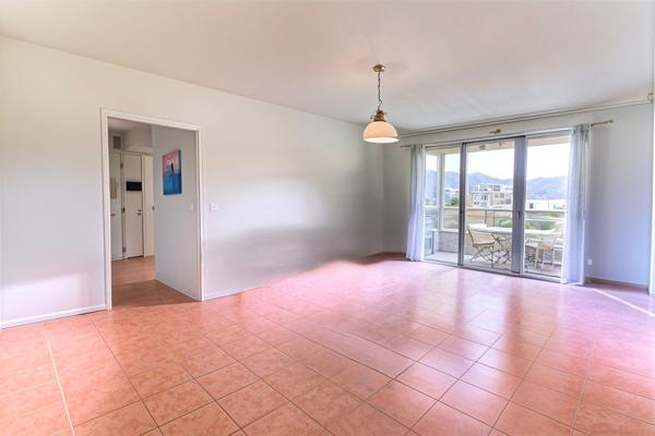 Appartement T3 dernier étage - terrasse 25 m2 - ascenseur - marseille 13012 La Fourragère