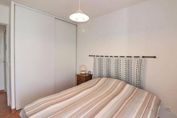 Appartement T3 dernier étage - terrasse 25 m2 - ascenseur - marseille 13012 La Fourragère