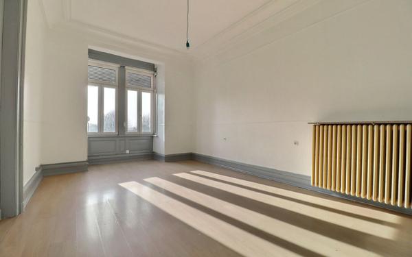 Immeuble à vendre    12 pièces •  Morhange