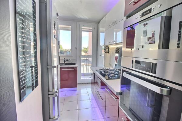 Marignane, Appartement 4 pieces 67.5 m2 + balcon et cave privative