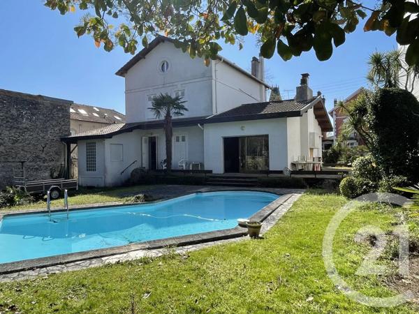 Maison à vendre  10 pièces - 275 m 2   DAX  - 40