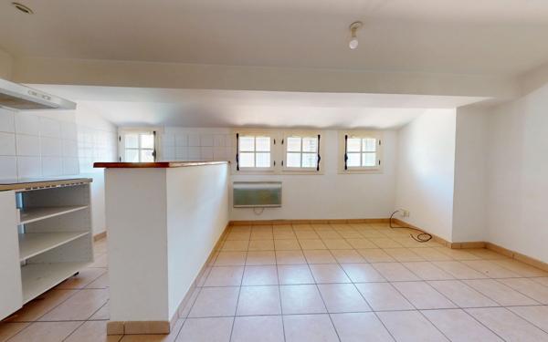 Appartement à vendre    2 pièces • 31,43 m2 Marseille 1