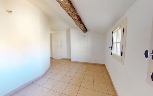 Appartement à vendre    2 pièces • 31,43 m2 Marseille 1